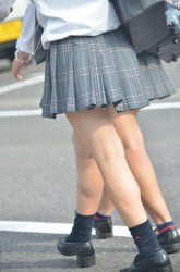 【画像】街で制服ＪＫ居たらとりあえずこの目線だよなｗｗの画像