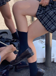 【画像】制服ＪＫの至極のミニスカふとももを召し上がれの画像