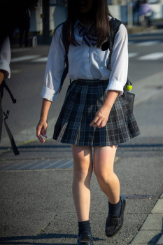 【画像】こういう制服女子高生が街にいるだけで経済成長するだろｗｗの画像