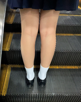 【画像】女子高生の生足ってえろ過ぎて規制すべきだわ(ｼｺｼｺ)の画像