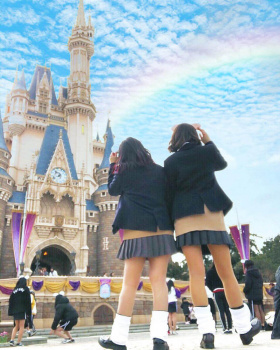【画像】制服ＪＫ×ディ〇ニーってホンマの夢の国やんの画像