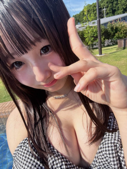 【画像】女子高生の大人と子供の境目なカラダが見れる水着姿♡の画像