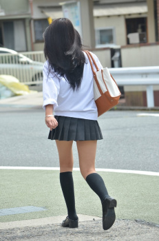 【画像】じわーって背中の汗が見れたらラッキーなシャツＪＫちゃんの画像