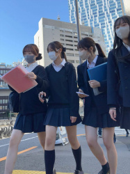 【画像】夏休みで制服ＪＫが居ないから写真でガマンしようの画像