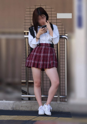 【画像】夏休みなのに制服着てこのＪＫちゃんはどこに行くのかな～？の画像