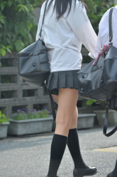 【画像】スケ期待してしまう女子高生のシャツ姿の画像