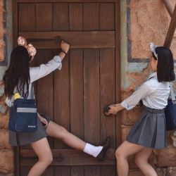 【画像】夏休みだから制服ディ〇ズニーＪＫわんさかいそう？の画像