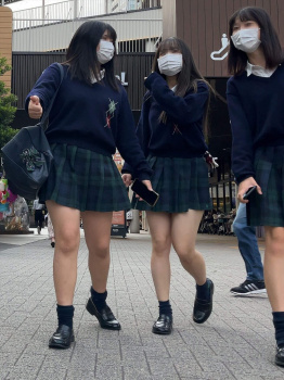 【画像】街に制服ＪＫが居ないだけで経済衰退間違いなしやわの画像