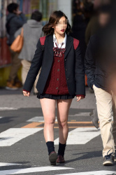【画像】街で見つけたミニスカ女子高生ってやっぱ最高やわの画像