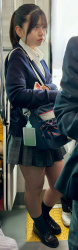 【画像】電車で制服ＪＫが居たら全力で守備範囲に陣取るよなｗｗの画像