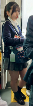 【画像】電車で制服ＪＫが居たら全力で守備範囲に陣取るよなｗｗの画像