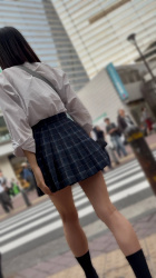 【画像】おまえら背後から無防備な制服女子高生ガン見しまくりだよな？ｗｗの画像