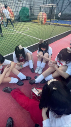 【画像】ん～いっぱい体育祭で汗が染みこんだ女子高生の体操着だぁ～♡の画像