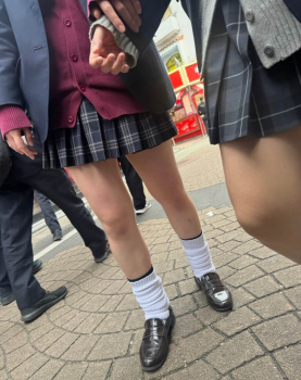 【画像】女子高生の使用済みルーズソックス購入したヤツ、感想教えなさい。の画像