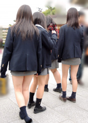 【画像】あらら～観光してたら修学旅行中の女子高生集団に遭遇♡の画像