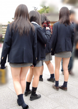 【画像】あらら～観光してたら修学旅行中の女子高生集団に遭遇♡の画像