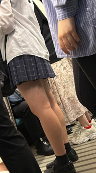 【画像】通学路で通勤してたら電車でこういう制服ＪＫと遭遇しほうだい？ｗｗの画像