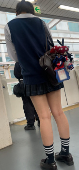 【画像】制服ＪＫの背後に着いたら舐めまわすように見ちゃうよなｗｗの画像