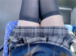 【画像】ニーハイＪＫって当時は全然魅力的じゃなかったけど今になるとドエロいなｗｗの画像