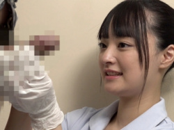 【CFNM】入院中、可愛い看護師に排尿介助されて勃起…その光景を目の前で見られてしまうの画像