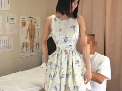 〝素人娘/盗撮マッサージ〟清楚な女の子がお尻さわさわ、脱がされてオッパイも///の画像