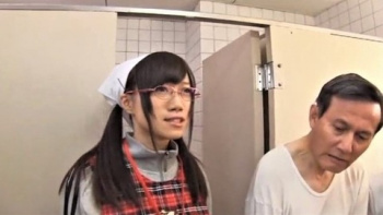 あか抜けない地味なメガネっ娘が職場体験!のはずが何故かパイズリと本番させられたwの画像