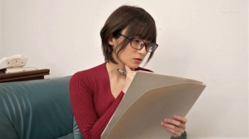 実技面接は女社長とのSEX!メガネが似合うショートカット痴女・吉良りんの画像