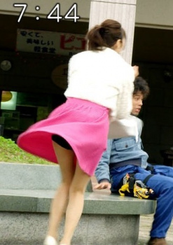 女子アナ「取材になると必死すぎてパンティーが見えてることも忘れます」の画像