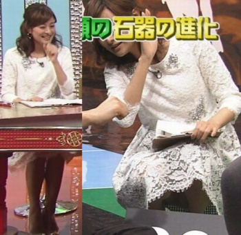 女子アナ「しゃがみ込みはパンティー見えてるの気づかないよね」の画像