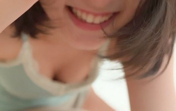 宮本佳林のはみ出たエッチな乳首の画像