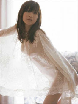 小野真弓の素っ裸でスケスケな乳首の画像