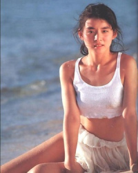 石田ゆり子のタンクトップから透ける乳首の画像
