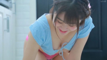 今永くみのちらりと見えるエロ乳首の画像