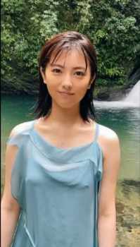 浜辺美波のエッチにポチる乳首　２２０４３０の画像