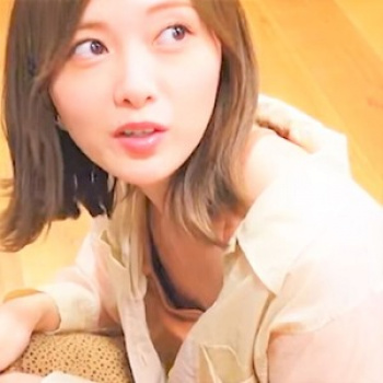 白石麻衣の胸元からはみ出る乳首　２２０６２８の画像