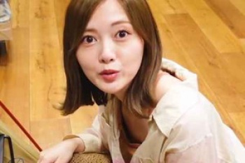 白石麻衣の胸元からチラ見えする乳首　２２０７１９の画像