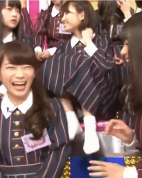 井上小百合の座り込んだらエッチにパンチラ　２２０９０５の画像