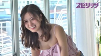 白石麻衣のノーブラで見せるおっぱい　２２１００１の画像