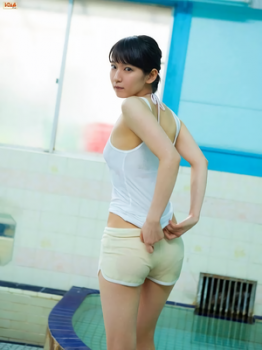 吉岡里帆のエッチに透けるパンティ　２３０１１４の画像