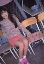 黒川智花のスカートからエッチなパンチラ　２３０２１９の画像