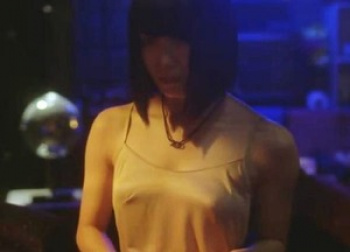 横山由依のエッチに浮き出る乳首　２３０４０１の画像