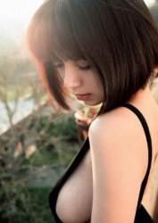 池田エライザの形がわかりそうな乳首　２３０４１０の画像