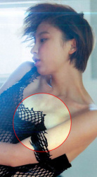 篠田麻里子のエッチにはみ出る乳首　２３０４２０の画像