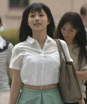 石原さとみのポチる乳首　２３０７２４の画像