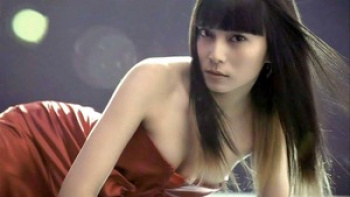 柴咲コウのエッチにはみ出る乳首　２３０８０６の画像