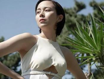 比嘉愛未の少しポチる乳首　２３０８２５の画像