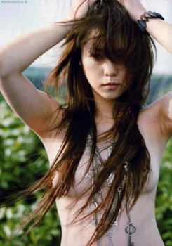 吉岡美穂のはみ出る乳首　２３１２１６の画像
