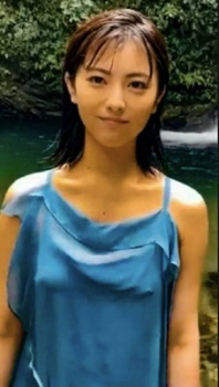 浜辺美波のポチる乳首　２４０５３１の画像
