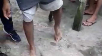 【閲覧注意】　喧嘩の後に倒れている男性ですが・・・完全に・・・の画像