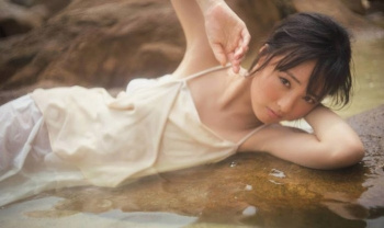 大友花恋・雑誌の読者モデル水着グラビア画像の画像